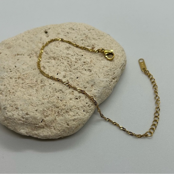 Dainty Twist 18k Gold Plated Bracelet Minimalist Jewelry - Picture 5 of 6